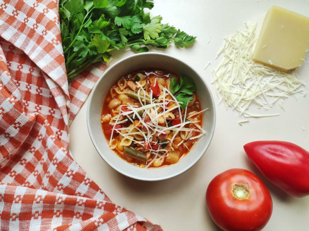 Фото 30 — Итальянский суп минестроне с томатами и овощами