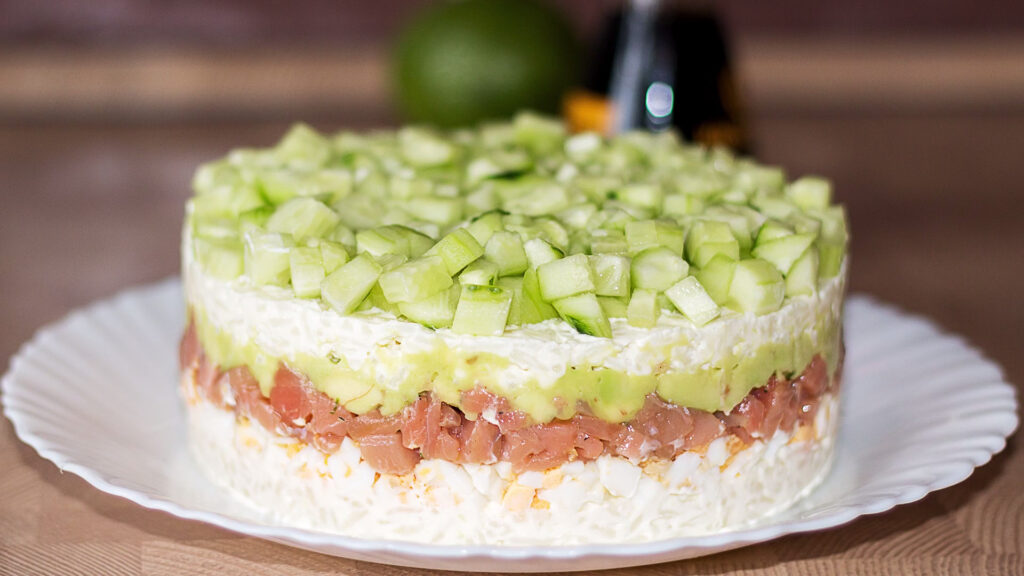 Фото 14 — Рецепт японского суши с лососем и авокадо